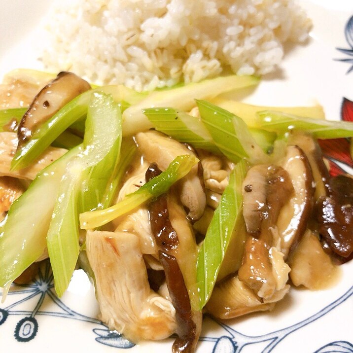 夏に食べたい！鶏と椎茸のセロリー炒め